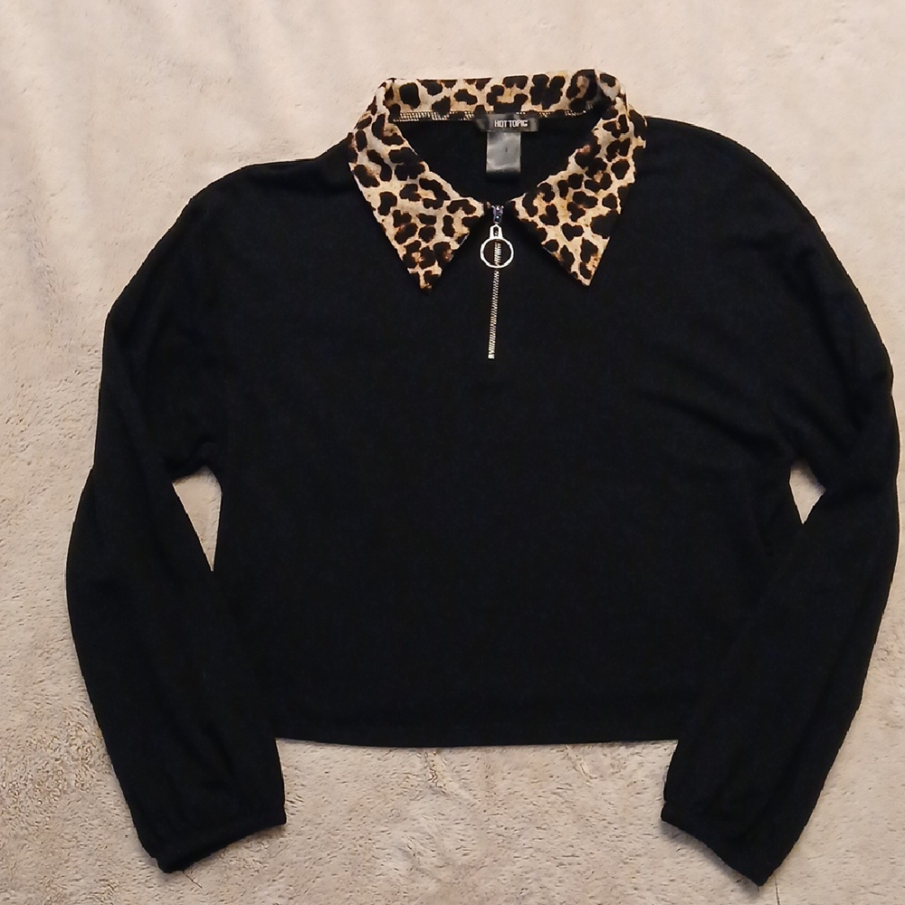 Hot Topic Cropped Leopard Print Collar Shirt